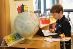 kid_with_globe